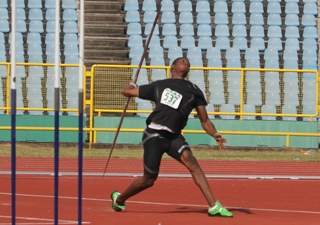 Walcott smashes CAC junior record