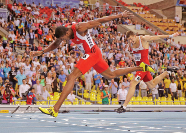 Jehue Gordon, 21, in nail-biting 400-metre hurdles finish in Moscow